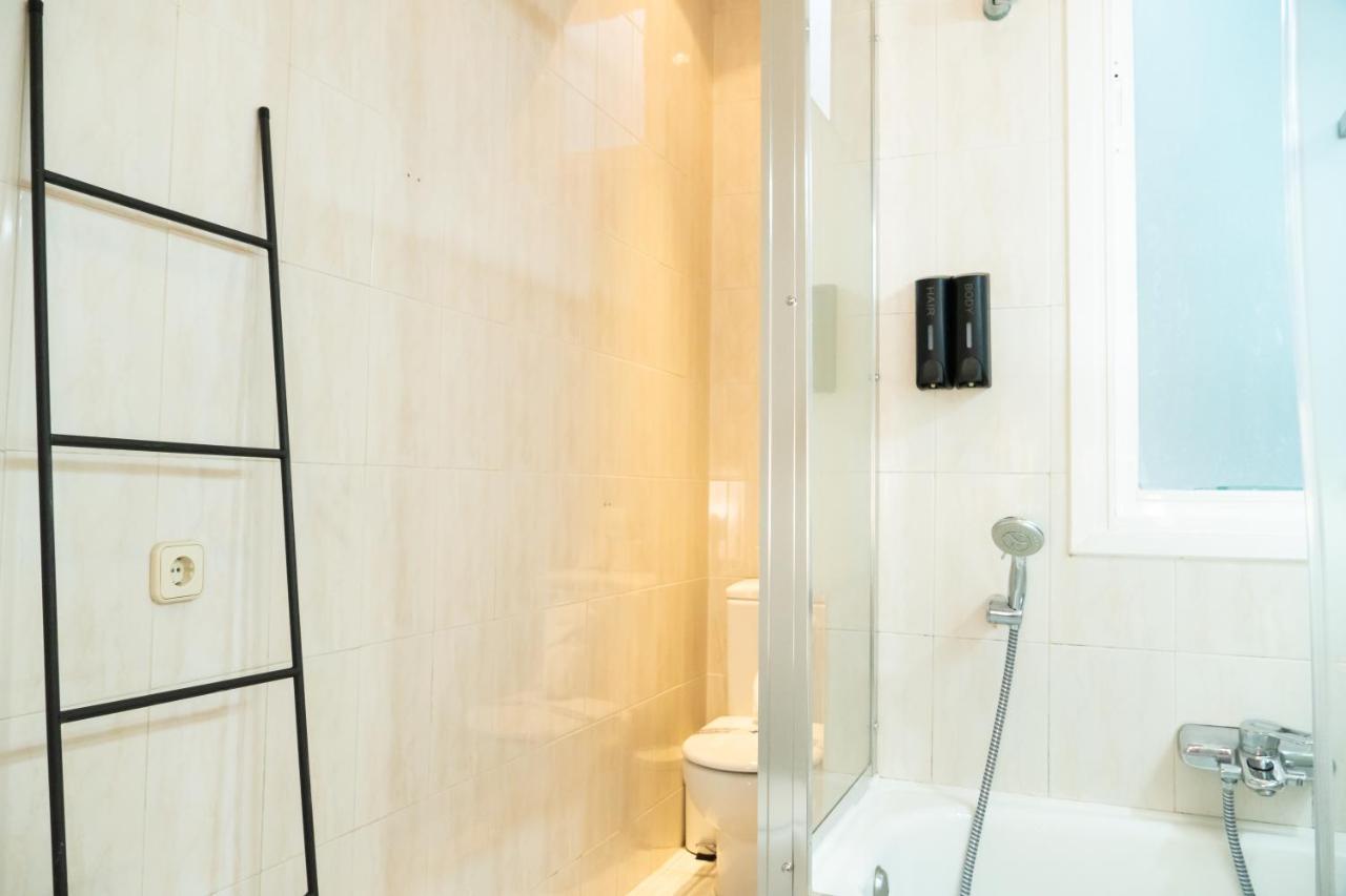 Appartamento Gran Via Central Lovely Private Apt In The Heart Of Chueca Madrid Esterno foto
