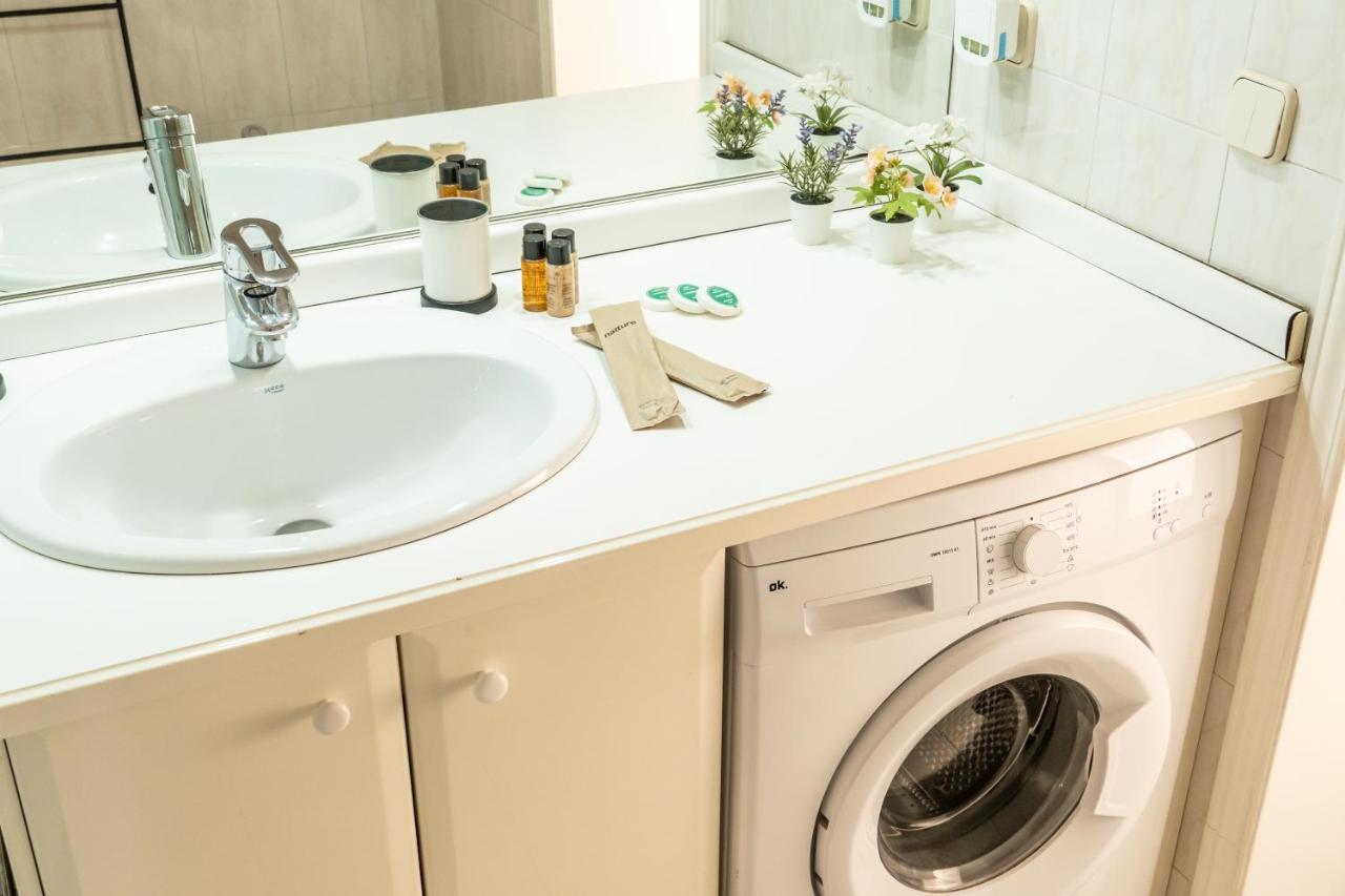 Appartamento Gran Via Central Lovely Private Apt In The Heart Of Chueca Madrid Esterno foto